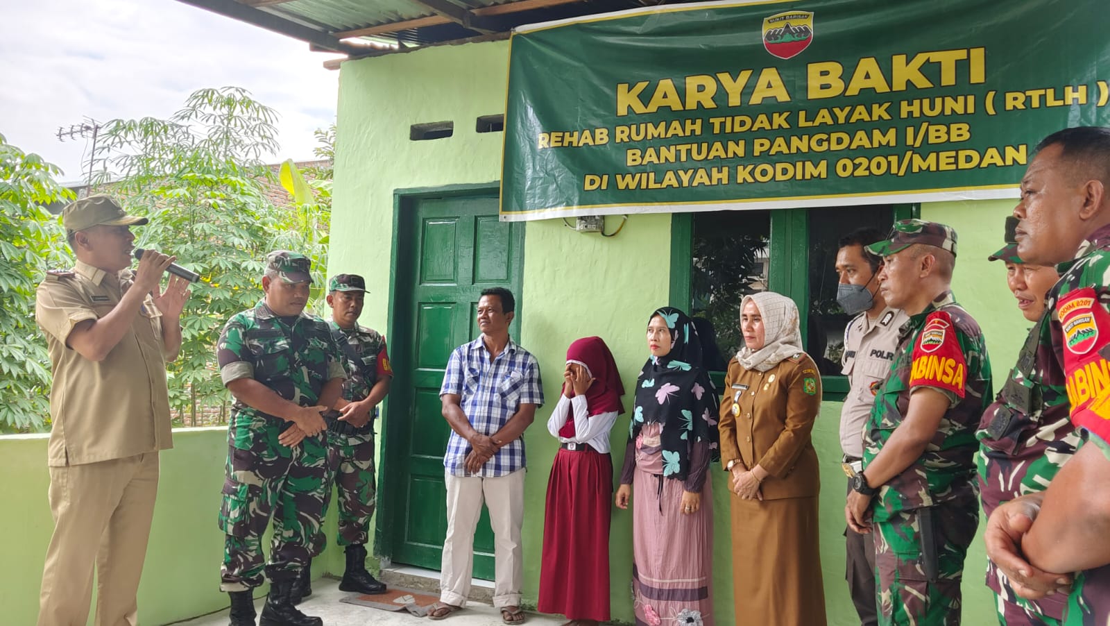Bantuan Bedah Rumah Tidak Layak Huni oleh Pangdam I/BB Mayjen TNI Achmad Daniel Chardien SE, M.Si. (07/03)
